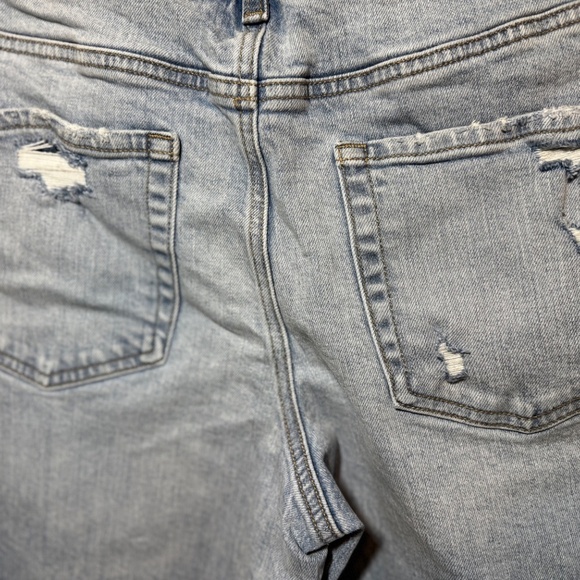 Capris Denim Distressed Size 16 Maurices - Picture 4 of 8